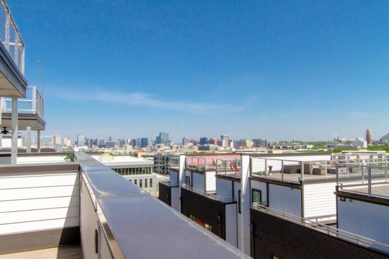 Nostalgic Vibes - View - Rooftop Balcon *